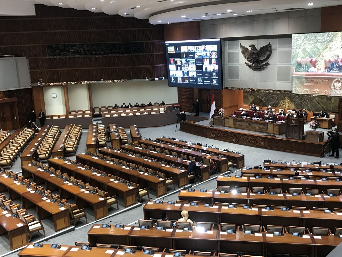 Membuat Peraturan Perundang-undangan