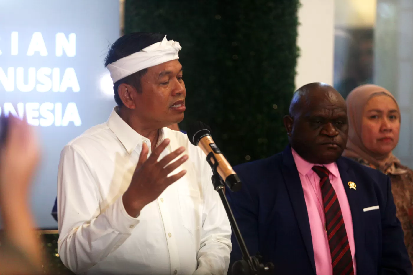 Menteri HAM Ijinkan Gubernur Jawa Barat Kirim Anak Ke Barak Militer