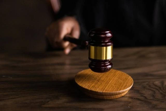 Kuliah Umum Dasar Dasar Ilmu Hukum Memahami Kaidah, Teori, Asas dan Filsafat Hukum